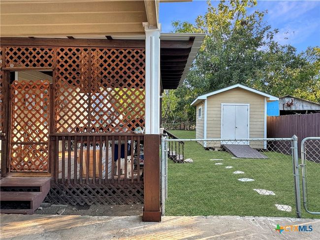 720 E Travis St, House other with 3 bedrooms, 2 bathrooms and null parking in Luling TX | Image 23