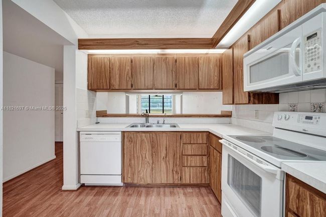 APT-103 - 1520 Whitehall Dr, Condo with 2 bedrooms, 2 bathrooms and null parking in Davie FL | Image 13