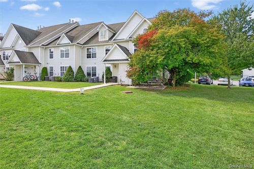 215 Ruth Ct, Middletown, NY, 10940-5319 | Card Image