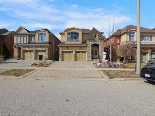 584 Pinery Trail, Waterloo, ON, N2V2Y3 | Card Image