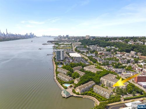 200 Grand Cove Way, Edgewater, NJ, 07020-7214 | Card Image