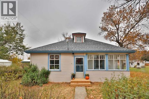 301 Noble St, Barons, AB, T0L0G0 | Card Image