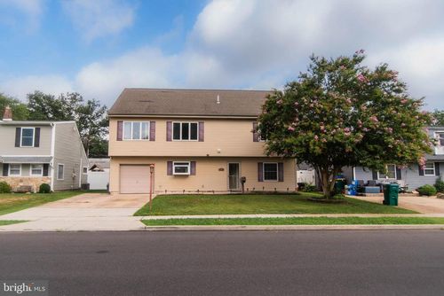 142 Elderberry Dr, LEVITTOWN, PA, 19054-2705 | Card Image