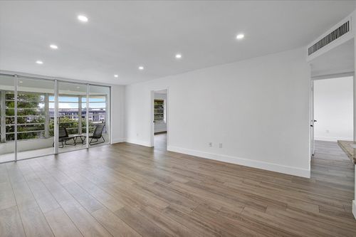 323a-1302 Ne 191st Street, Miami, FL, 33179 | Card Image
