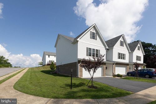 11 Collinswood Way, STAUNTON, VA, 24401-1992 | Card Image
