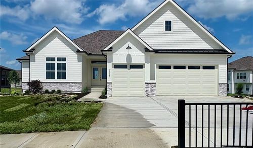 4738 Nw Sienna Rdg, Riverside, MO, 64150-7851 | Card Image