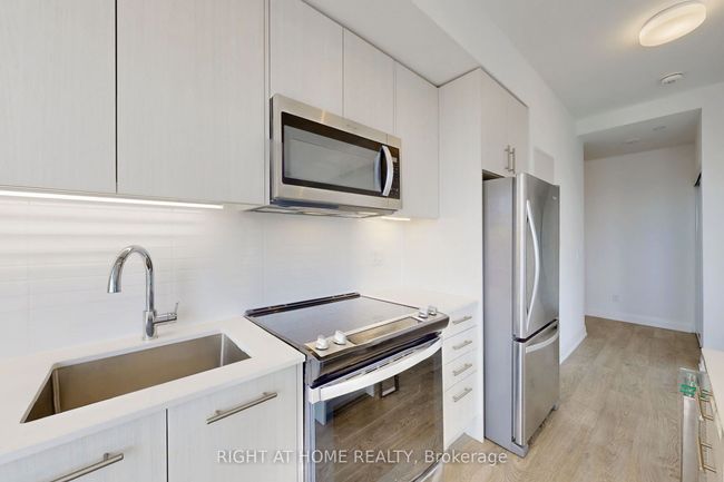 1012 - 286 Main St, Condo with 2 bedrooms, 2 bathrooms and null parking in Toronto ON | Image 12