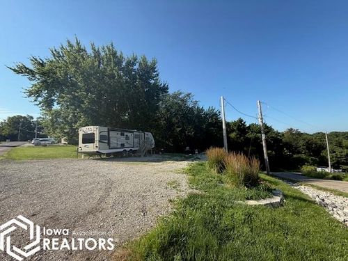 6100 N Lakeshore Dr, Brooklyn, IA, 52211 | Card Image