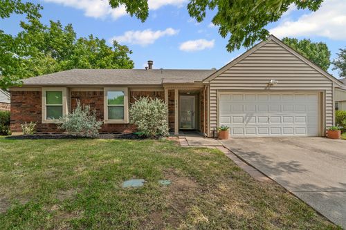 105 Clove Ln, Euless, TX, 76039-7908 | Card Image