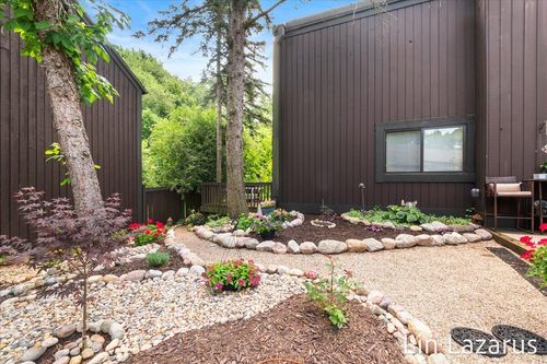 124 Lanark Ct, Kalamazoo, MI, 49006-4357 | Card Image