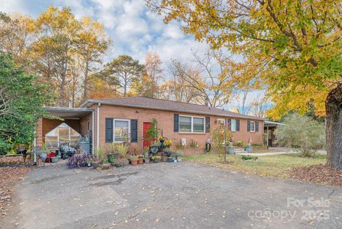 3842 Dowell St, Hickory, NC, 28602-8400 | Card Image