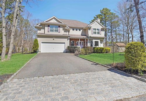 5 9th St, Center Moriches, NY, 11934-1100 | Card Image