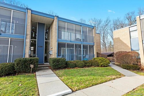 16539 Middlebelt Rd, Livonia, MI, 48154-3342 | Card Image