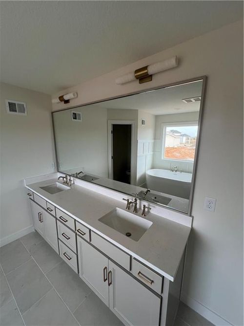 17812 Rainbow Blvd, Overland Park, KS, 66085-8483 | Card Image