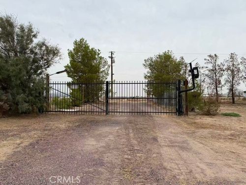 33979 Fremont Rd, Newberry Springs, CA, 92365-9136 | Card Image