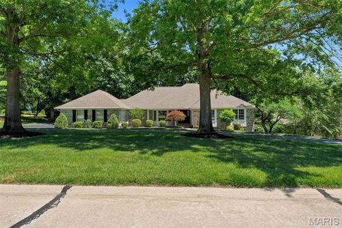 9802 Eagle Hill Ln, Saint Louis, MO, 63127-1560 | Card Image