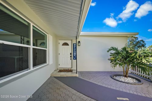 557 Ixora Dr, Melbourne, FL, 32935-6334 | Card Image