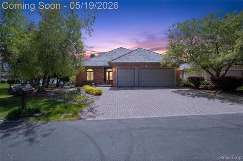 24 Chateaux Du Lac, Fenton, MI, 48430-9140 | Card Image