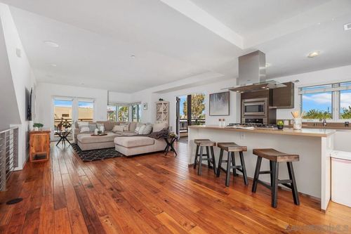 90 N Coast Highway 101, Encinitas, CA, 92024-3359 | Card Image