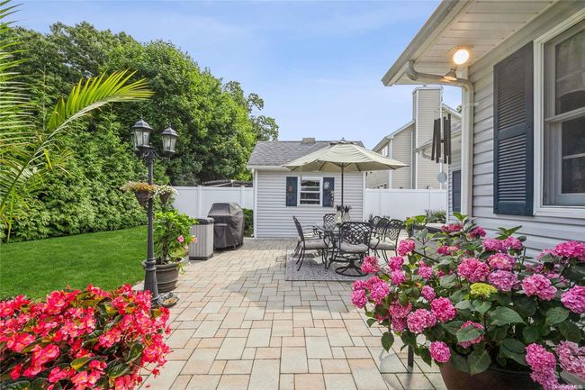 821 Peconic St, House other with 3 bedrooms, 2 bathrooms and null parking in Ronkonkoma NY | Image 5