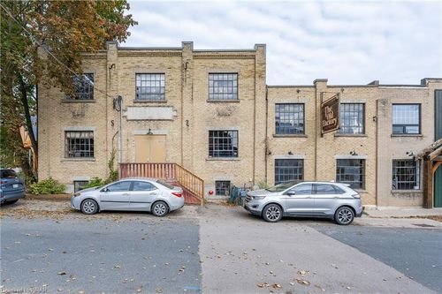 {{alt}} | Card Image