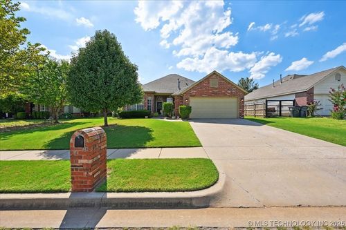 11620 S 104th East Ave, Bixby, OK, 74008-3010 | Card Image