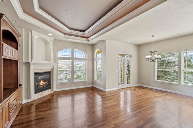 Family room and breakfast area | Image 13
