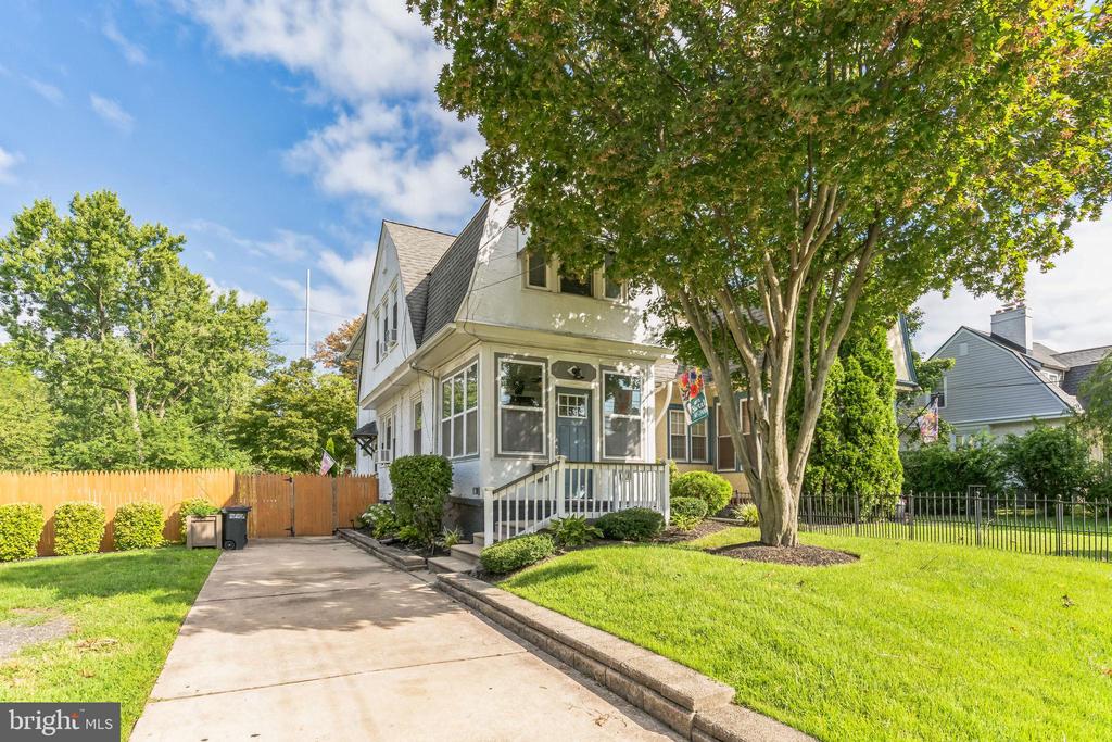 Llanwellyn Ave, Glenolden, PA 19036