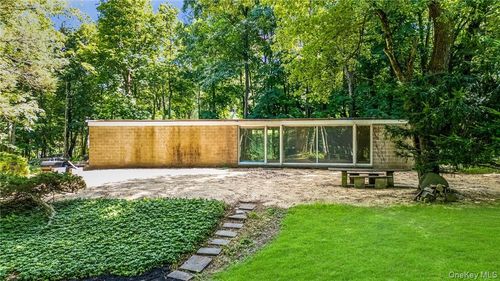 319 Pound Ridge Rd, Bedford, NY, 10506-1347 | Card Image