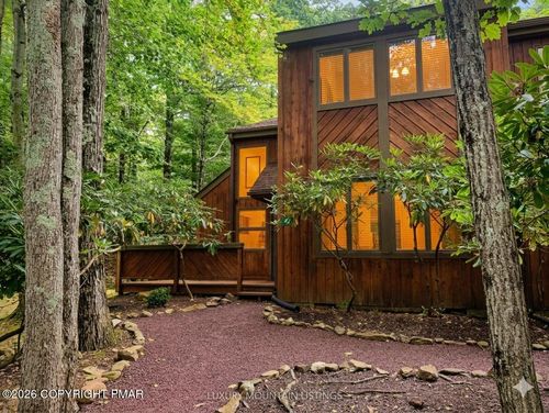 47 Warbler Ct, Lake Harmony, PA, 18624-2121 | Card Image