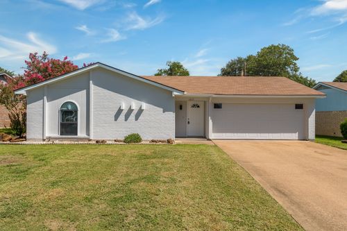1617 S Timber Ct, Benbrook, TX, 76126-3911 | Card Image