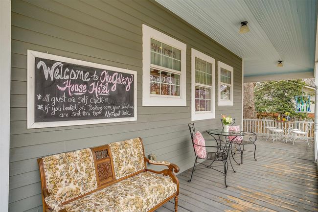 Guest enjoy the wrap around porch | Image 6