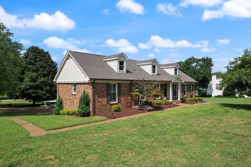100 Sioux Ct, Hendersonville, TN, 37075-4634 | Card Image