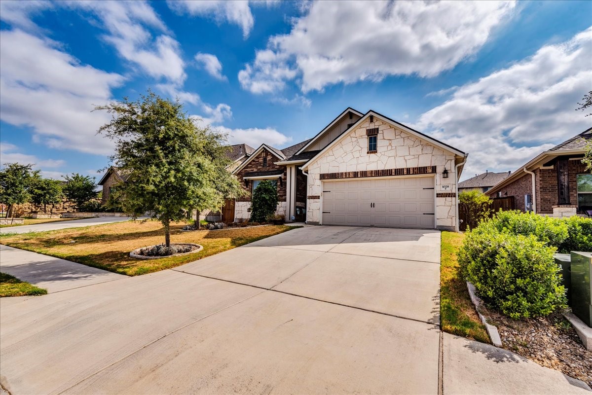 Isaias Dr, Leander, TX 78641