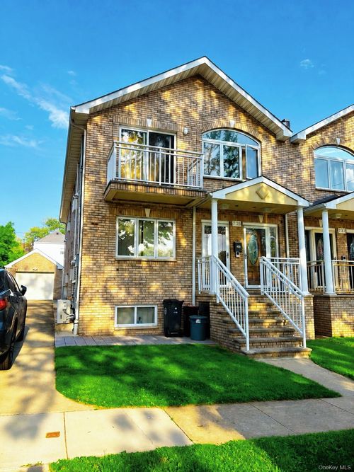 725 126th Street, New York, NY, 11356 | Card Image