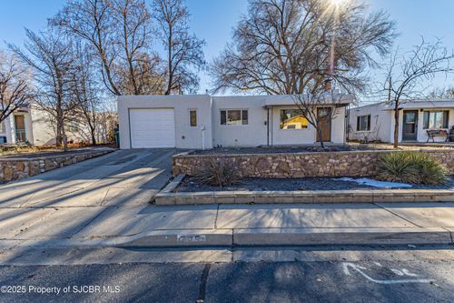 725 El Paso Dr, Farmington, NM, 87401-5538 | Card Image