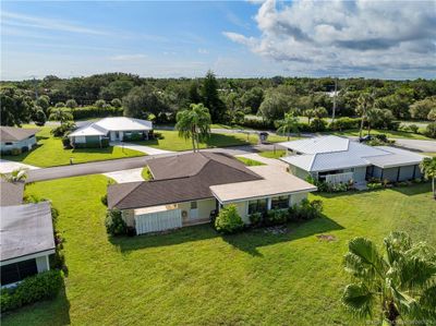 5233 Se Sea Island Way, House other with 2 bedrooms, 2 bathrooms and 1 parking in Stuart FL | Image 3