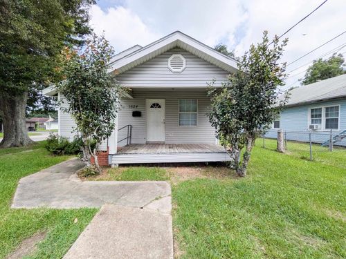 1624 Franklin Ave, Nederland, TX, 77627-3910 | Card Image
