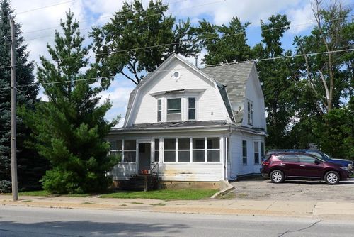 1105 Gilbert St, Charles City, IA, 50616-2639 | Card Image
