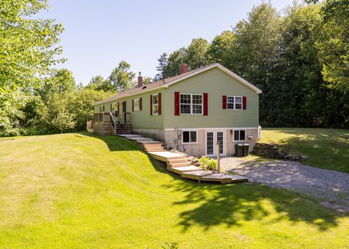 256 Meadow Rd, Topsham, ME, 04086-5739 | Card Image