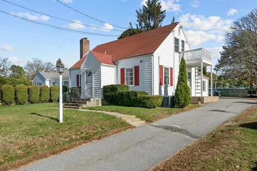 74 Valley Rd, Middletown, RI, 02842-5237 | Card Image