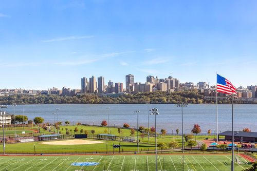 67 State Rt 5, Edgewater, NJ, 07020-1308 | Card Image