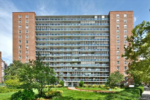 10e-9737 63rd Road, New York, NY, 11374 | Card Image