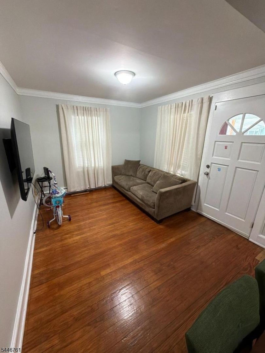 Residential Lease in Hawthorne Boro 3