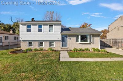 48277 Jefferson Avenue, Home with 2 bedrooms, 1 bathrooms and null parking in Chesterfield Twp MI | Image 1