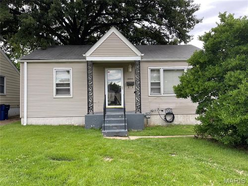 10745 Saint Xavier Lane, St Louis, MO, 63074 | Card Image