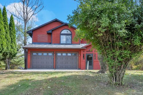 14269 Cole Rd, Linden, MI, 48451-9743 | Card Image