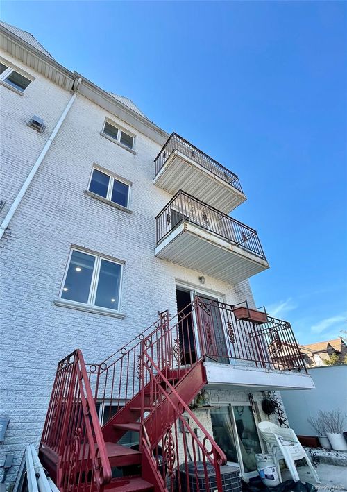 1b-1 Samantha Way, Bronx, NY, 10465-2951 | Card Image