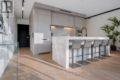 704-75 Portland St, Toronto, ON, M5V2M9 | Card Image