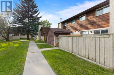 5404 10 Ave Se, Townhouse with 3 bedrooms, 1 bathrooms and 1 parking in Calgary AB | Image 1